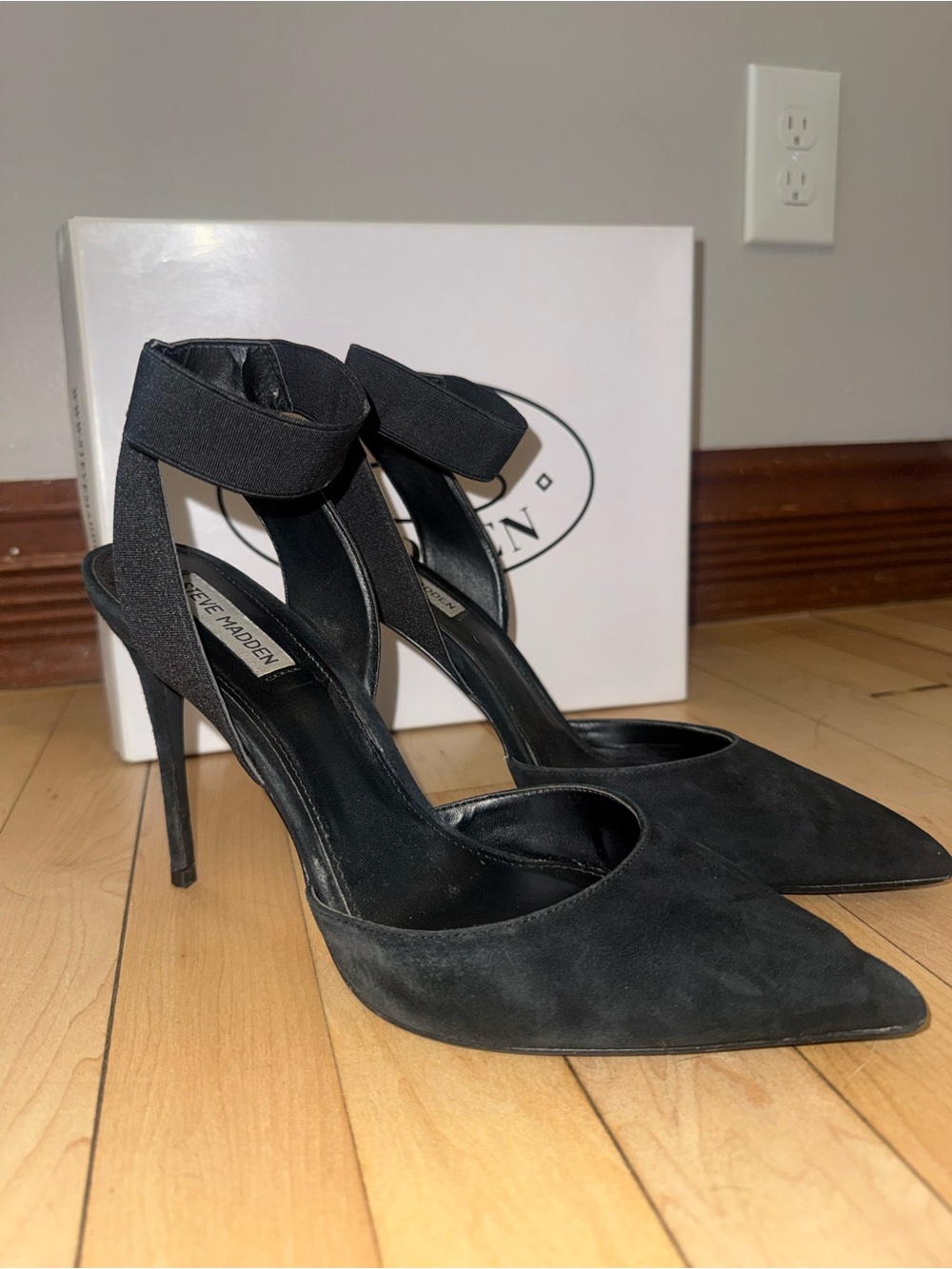 Steve Madden Black Pointed-Toe Ankle-Strap Stiletto Heels